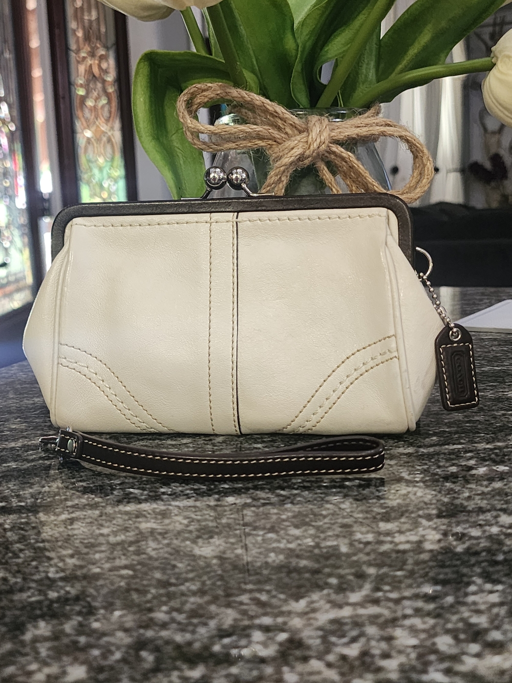 Coach Soho Cream Smooth Leather Kiss-Lock Wristlet/ Clutch with Dark Trim